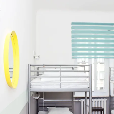 الشباب تشيل آوت